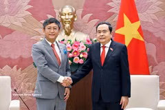 越南国会主席陈青敏会见印度新任驻越大使策林·旺楚克·夏尔巴。图自越通社
