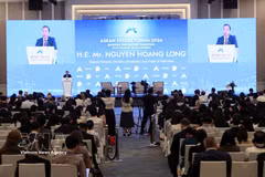 越南工贸部副部长阮黄龙发表讲话。图自越通社