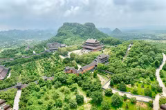 沛顶寺坐落于世界文化与自然双重遗产长安名胜群之中，创下亚洲与越南多项纪录。图自越通社