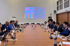 双方工作会谈场景。图自越通社