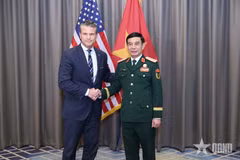越南国防部长潘文江大将会见美国战争部长皮特·赫格塞思。图自《人民军队报》