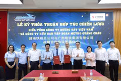 越南铁路总公司与中国广州地铁集团战略合作协议签署仪式。图自《新河内报》