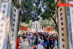 文庙——国子监新春伊始吸引大量游客前来观光旅游。图自越通社