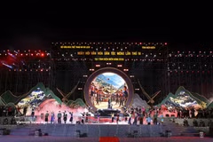 2026年赫蒙族文化节开幕式上的表演节目。图自越通社
