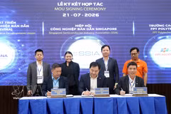 新加坡半导体产业协会、越南半导体产业人才发展联盟（SEVINA）与FPT Polytechnic大专学校签署合作协议。图自越通社