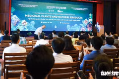 第二届药用植物与天然化合物国际研讨会在嘉莱省举行。图自《年轻人报》