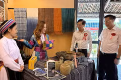 如今，王氏页正坚持把对本土文化的热爱转化为为乡亲们创造生计，并为民族文化走向世界贡献力量的项目。图自sovhttdl.tuyenquang.gov.vn