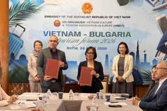 欧洲越南文化与旅游协会与保加利亚休闲度假旅游协会签署谅解备忘录。图自越通社