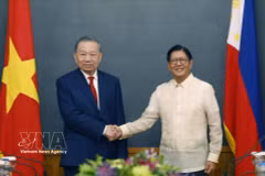 越共中央总书记、国家主席苏林与菲律宾总统费迪南德·罗慕尔德兹·马科斯。图自越通社