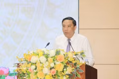 老街省委常务副书记、省人民议会主席黄江在会上发言。图自越通社