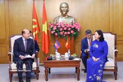 越南祖国阵线中央委员会主席裴氏明怀会见柬埔寨青年联合会高级代表团。图自越通社