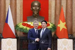 越南国家主席梁强会见捷克参议院议长米洛斯·维斯特奇尔。图自越通社