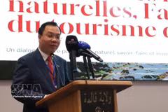 越南驻阿尔及利亚大使武维龙在会上发表讲话。图自越通社