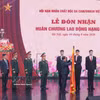 越南橙剂/二恶英受害者协会获授二等劳动勋章。图自越通社