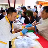 医务人员在富寿省安乐乡为烈士亲属采集DNA生物样本。图自越通社