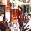 国会民族委员会工作代表团看望并致以高棉族传统新年祝福。图自越通社