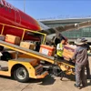 海防市吉碑国际机场“零费用”运送救灾物资至洪灾地区。图自越通社