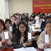 Z世代的政治“成人礼”：乂安省大学生积极迎接首次投票。图自越通社