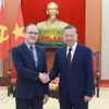 越共中央总书记苏林与俄罗斯联邦驻越南大使根纳季·别兹德科。图自越通社