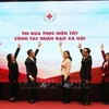 与会代表按下按钮正式启动越南红十字会2026年竞赛运动。图自越通社
