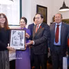 国会主席陈青敏参观米兰市Antica Trattoria della Pesa餐厅。图自越通社