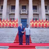 斯里兰卡总统阿努拉·库马拉·迪萨纳亚克主持仪式欢迎越共中央总书记、国家主席苏林。图自越通社