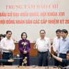 陈青敏走访选举新闻中心。图自越通社