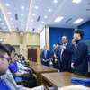 范明政走访越南科学技术翰林院。图自越通社