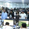 柬埔寨桔井省职能部门突袭了位于斯努县的一处被用作网络诈骗中心的地点，逮捕了300多名外国人。图自越通社