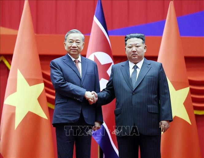 越共中央总书记苏林和朝鲜劳动党总书记、国务委员会委员长金正恩。图自越通社