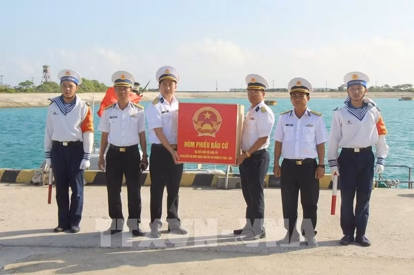 属于东海坊的第4投票区（位于第5水上特工旅）获准于3月5日提前举行选举。图自越通社