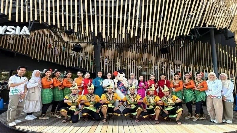 越南展馆与马来西亚展馆联合举办文化艺术交流活动。图自人民报