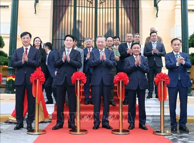 苏林总书记出席河内黎石街2号北部府大楼移交仪式。图自越通社