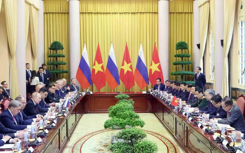 越南国家主席苏林（现为越共中央总书记苏林）于2024年6月20日中午在主席府与对越进行国事访问的俄罗斯联邦总统弗拉基米尔·普京举行会谈。图自越通社
