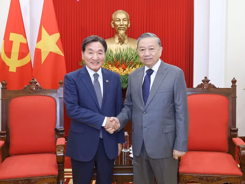 越共中央总书记苏林会见韩国总统特使朴昌达。图自越通社