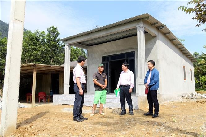 在广平省社会政策银行的支持下，明化县化合乡的丁明环已建起一座更加宽敞、坚固的新房。图自越通社