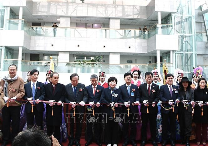 主题为“光之纽带连接友谊——北斗星下的两个民族故事”的特别展览在韩国首都首尔的国会大厦开幕。图自越通社