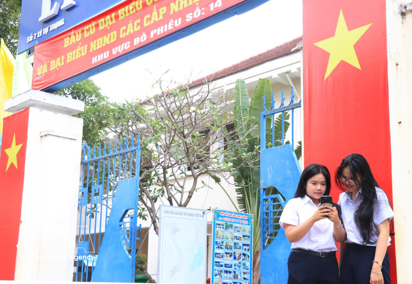 在2026-2031年任期国会代表和各级人民议会代表选举日的氛围中，河静省各学校的宣传工作广泛开展。图自越通社