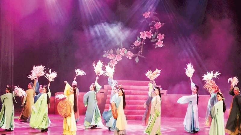 IDECAP剧院话剧《佳人荫下》中的一幕。图自人民报