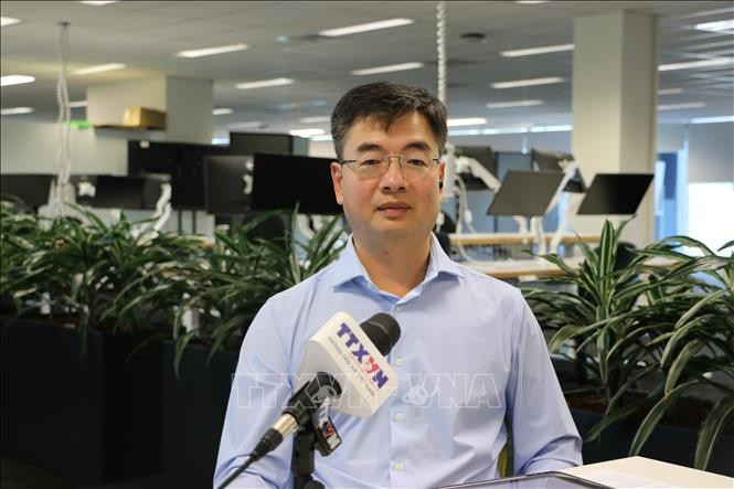 悉尼科技大学(UTS)环境与水资源中心主任、澳大利亚越南知识分子与专家协会(VASEA)主席、严德龙教授。图自越通社