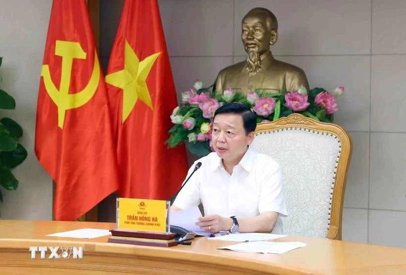 越南政府副总理陈红河发表讲话。图自越通社