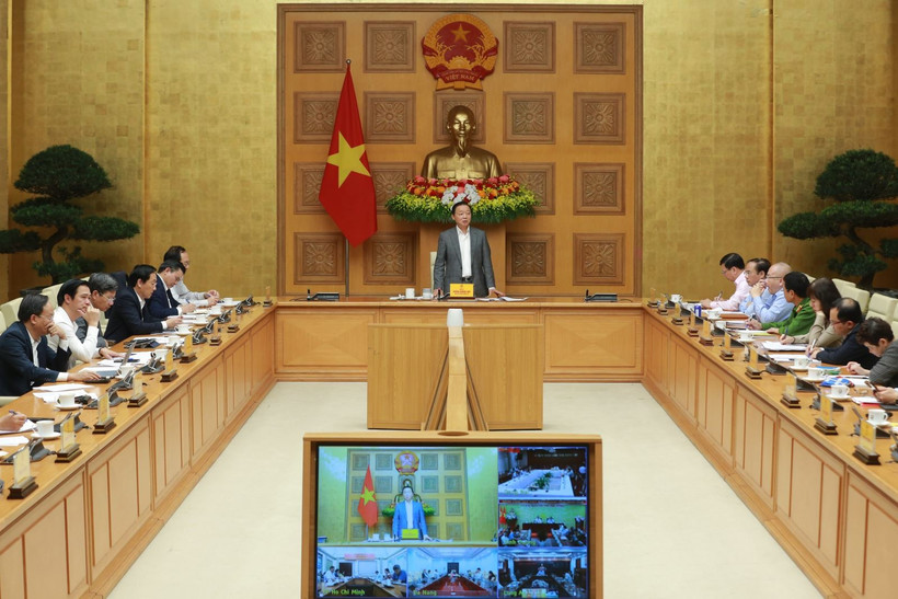 越南政府副总理陈红河发表讲话。图自越通社