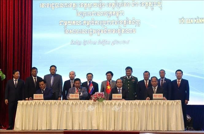 签署仪式现场。图自越通社