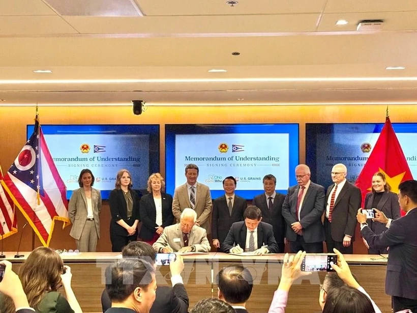 双方企业签署谅解备忘录。图自越通社