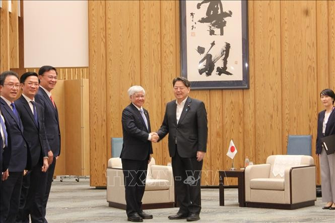 杜文战会见了日本内阁官房长官林芳正。图自越通社