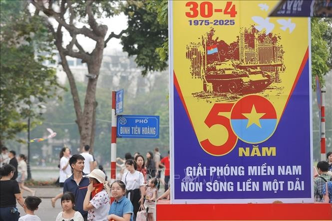 越南全国正沉浸在北南团聚50周年这一历史性时刻的喜悦之中。图自越通社