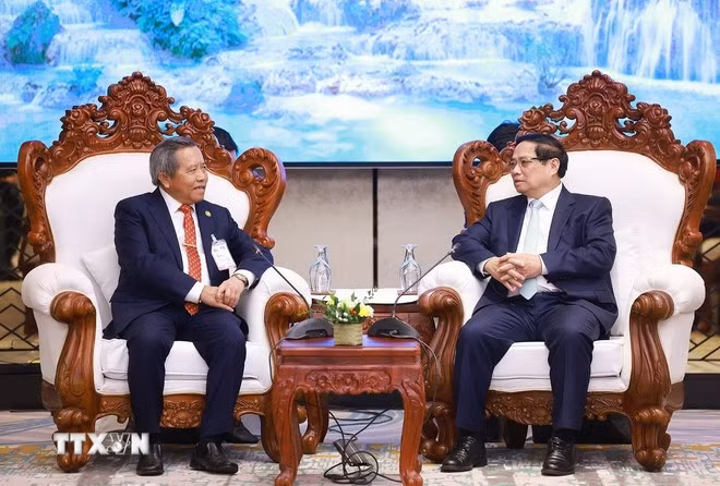 越南政府总理范明政会见老越友好协会中央委员会主席波威恩坎·冯达拉。图自越通社
