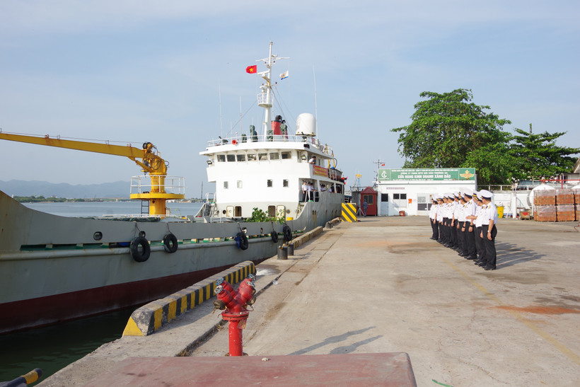工作代表团启程前往长沙特别区走访慰问并赠送礼物。图自越通社