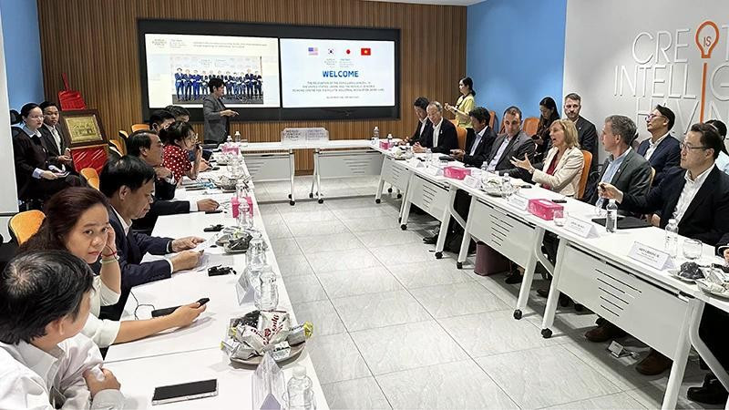 工作会谈场景。图自人民报