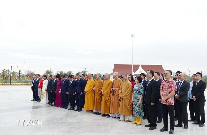 越南驻老挝大使馆举行活动缅怀凯山·丰威汉主席。图自越通社